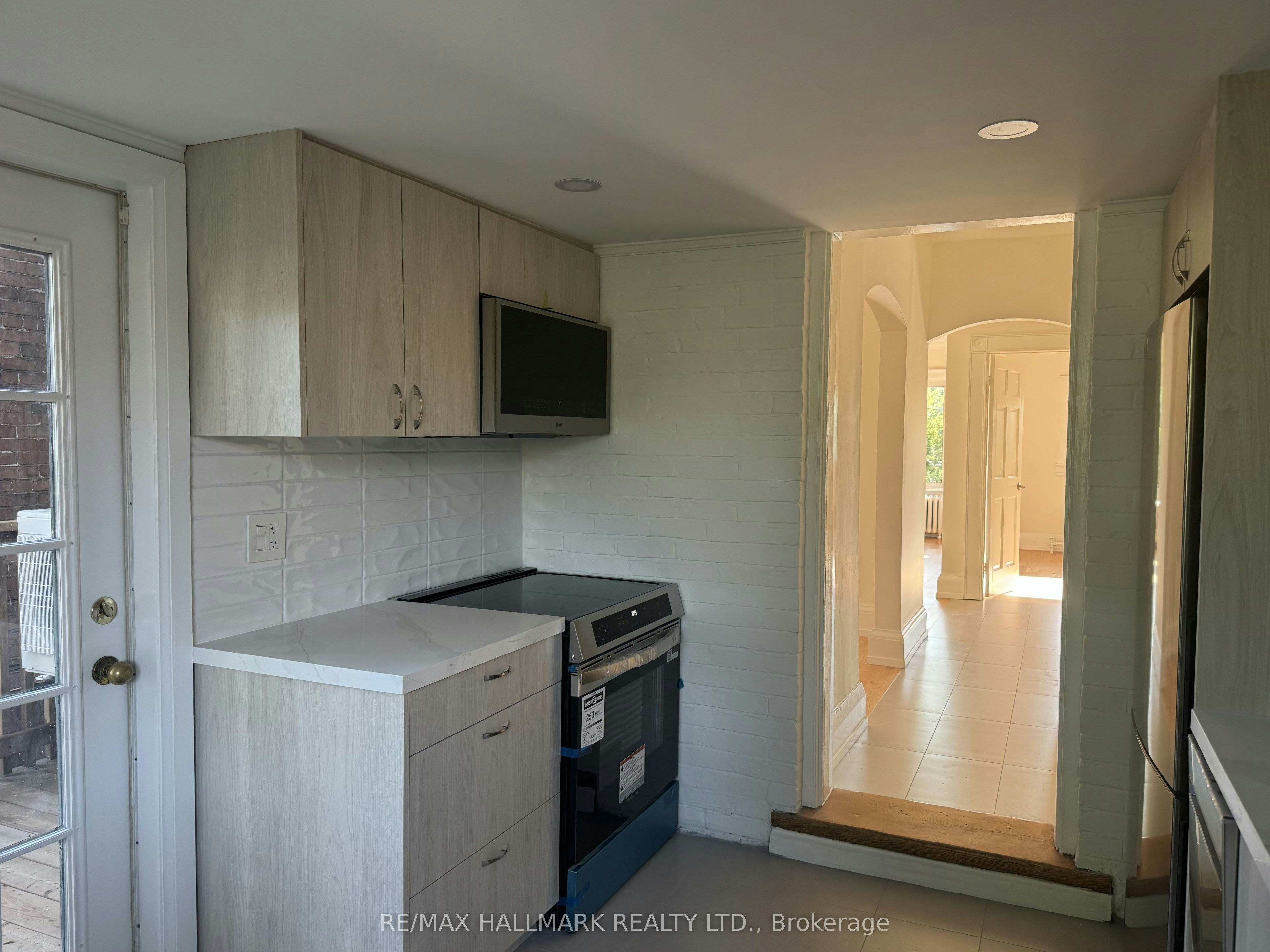 Upper-553 Broadview Avenue, Toronto, ON, M4K 2N7 - 18