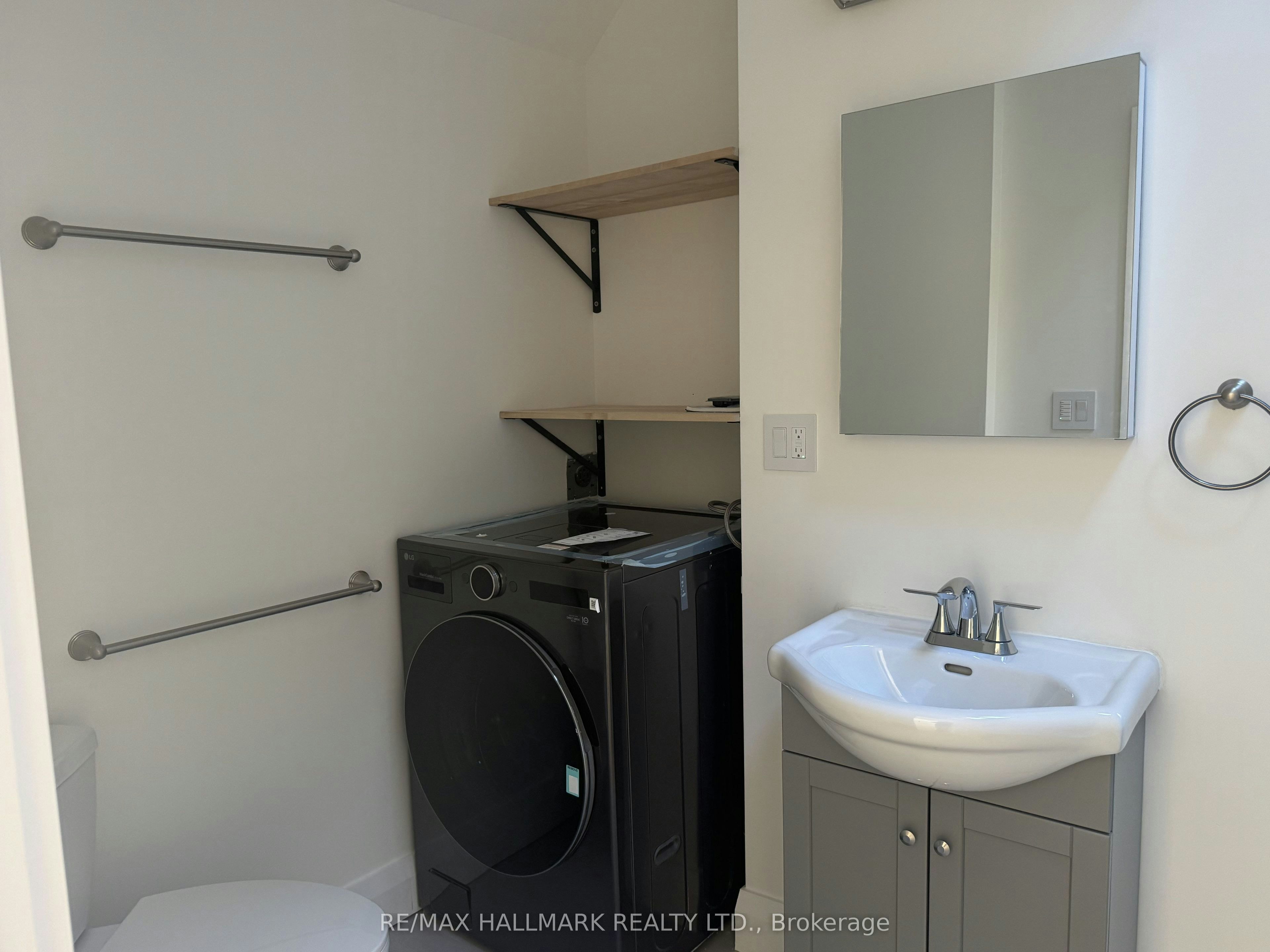 Upper-553 Broadview Avenue, Toronto, ON, M4K 2N7 - 12
