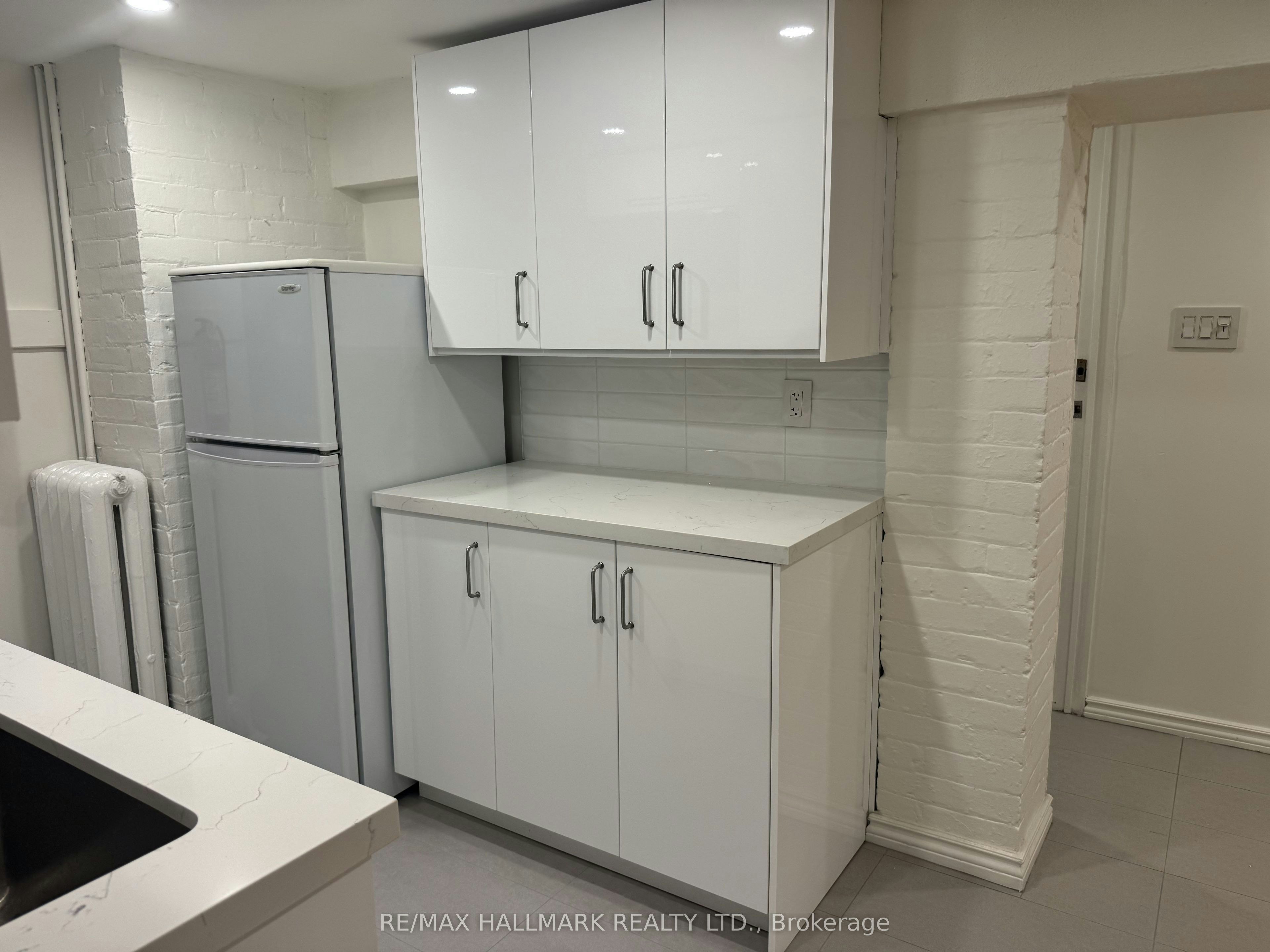 Lower-553 Broadview Avenue, Toronto, ON, M4K 2N7 - 5