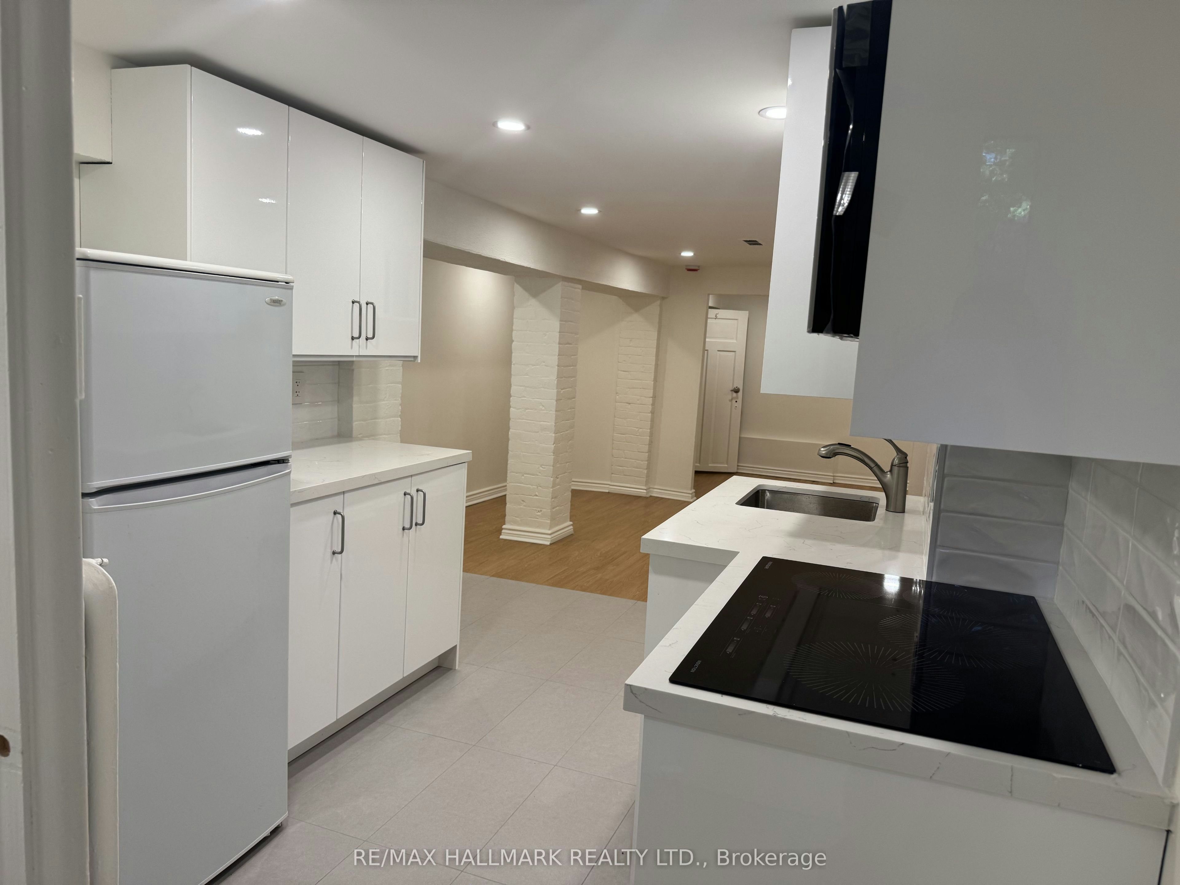 Lower-553 Broadview Avenue, Toronto, ON, M4K 2N7 - 7