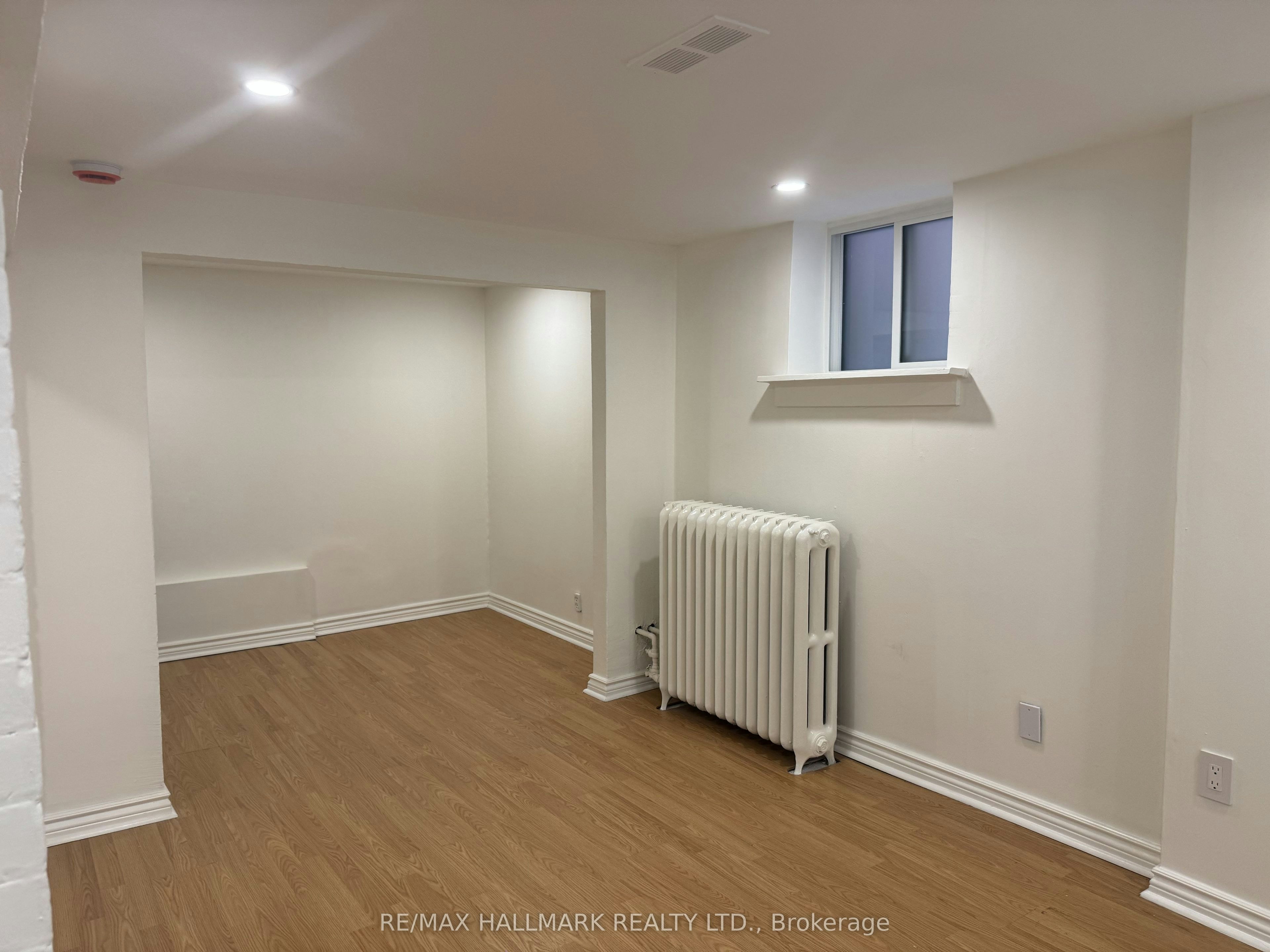 Lower-553 Broadview Avenue, Toronto, ON, M4K 2N7 - 10