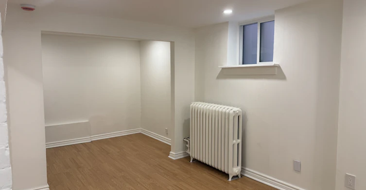 Lower-553 Broadview Avenue, Toronto, ON, M4K 2N7 - 10