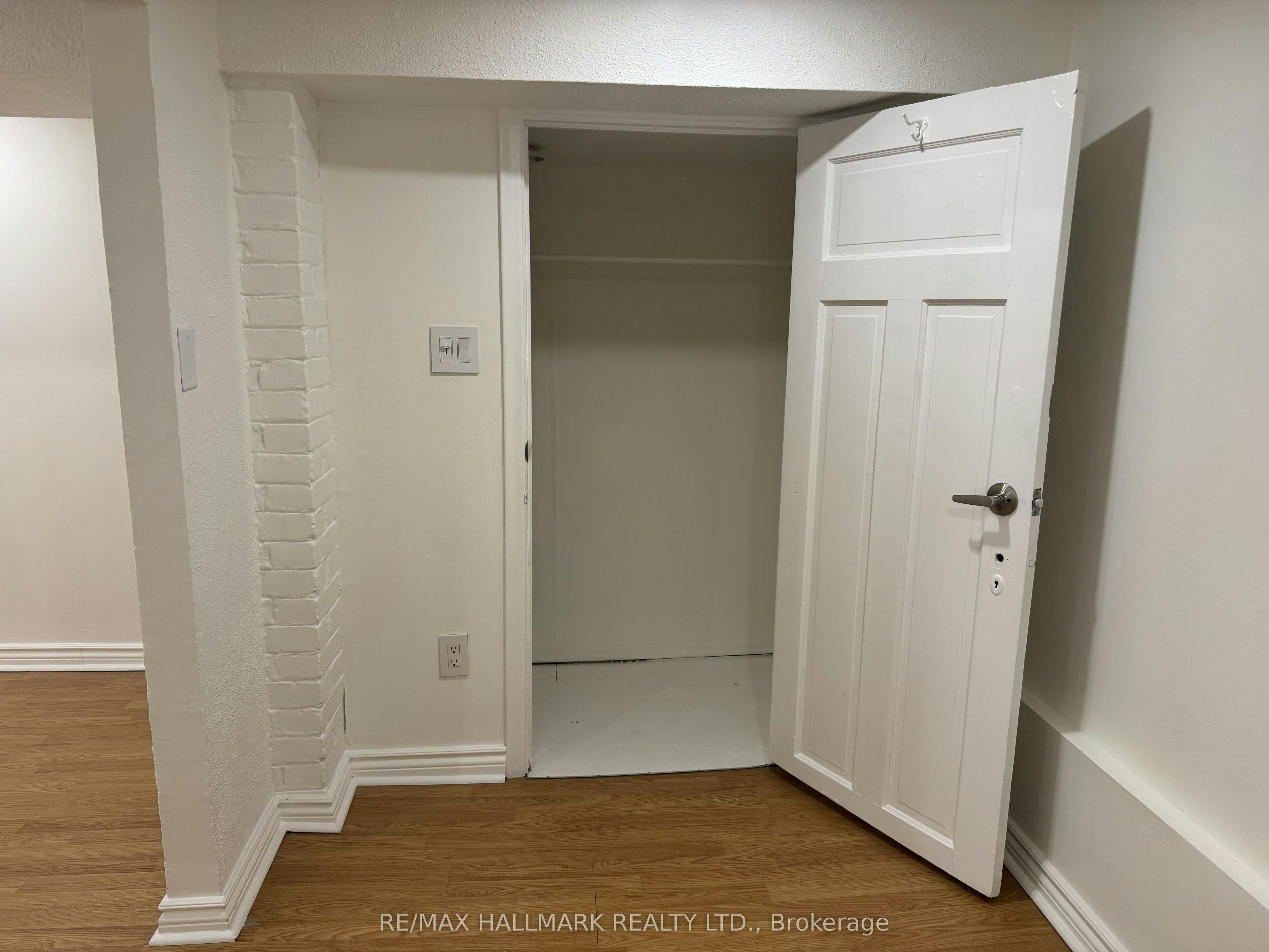 Lower-553 Broadview Avenue, Toronto, ON, M4K 2N7 - 12