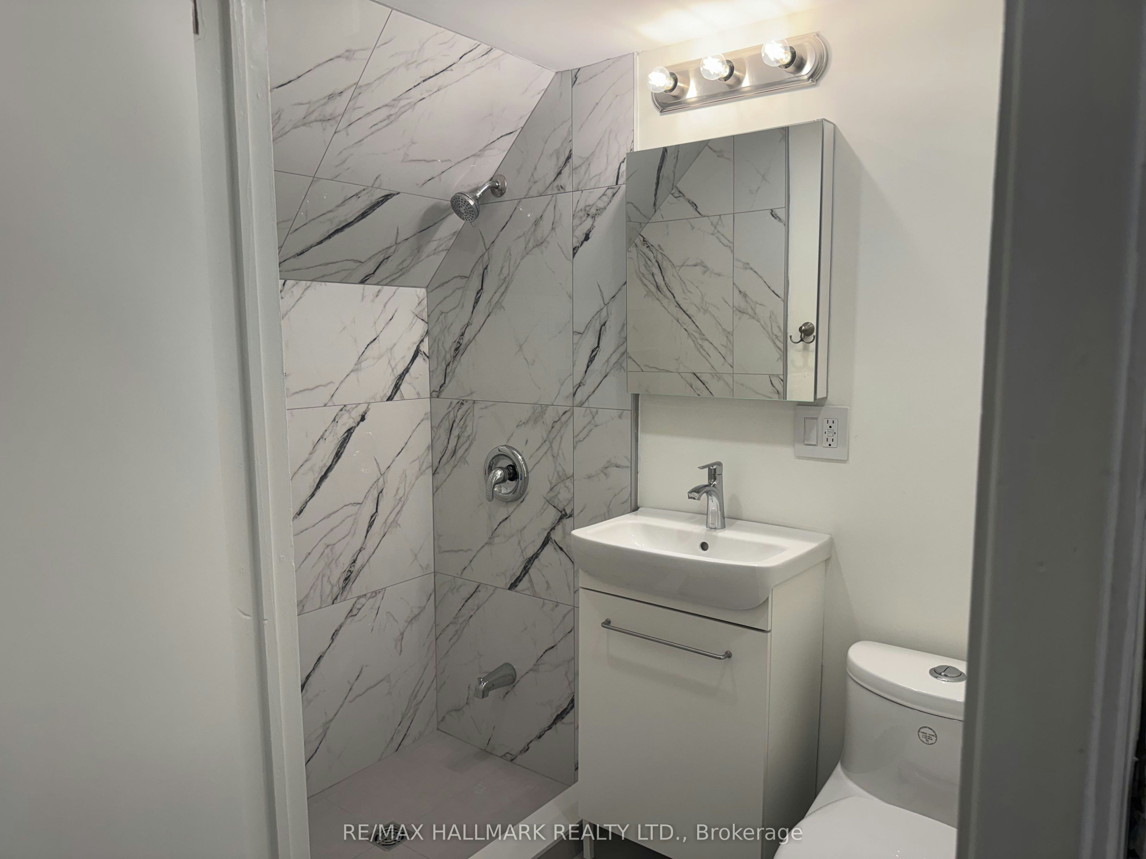 Lower-553 Broadview Avenue, Toronto, ON, M4K 2N7 - 6