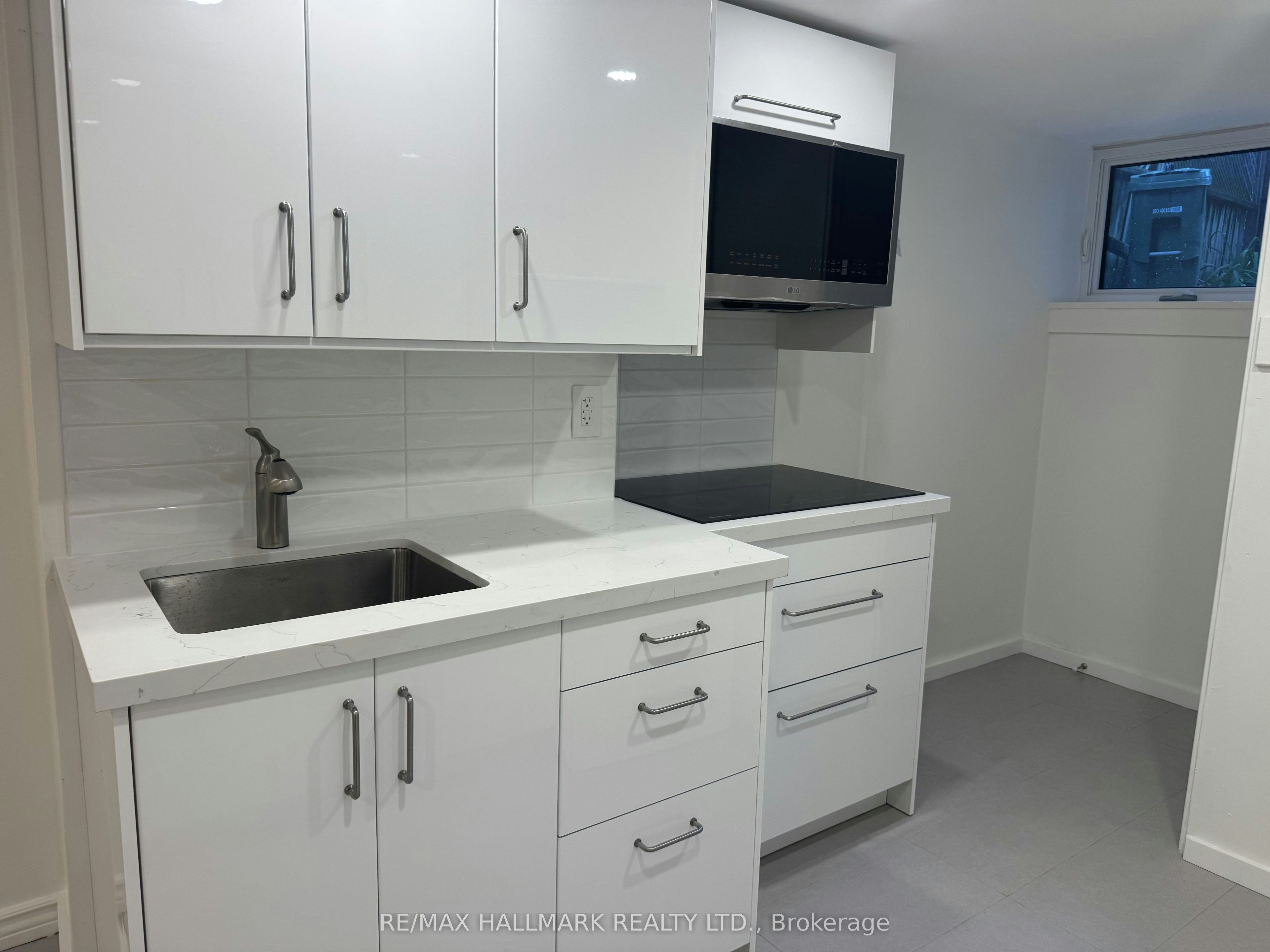 Lower-553 Broadview Avenue, Toronto, ON, M4K 2N7 - 4