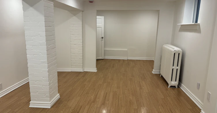 Lower-553 Broadview Avenue, Toronto, ON, M4K 2N7 - 9