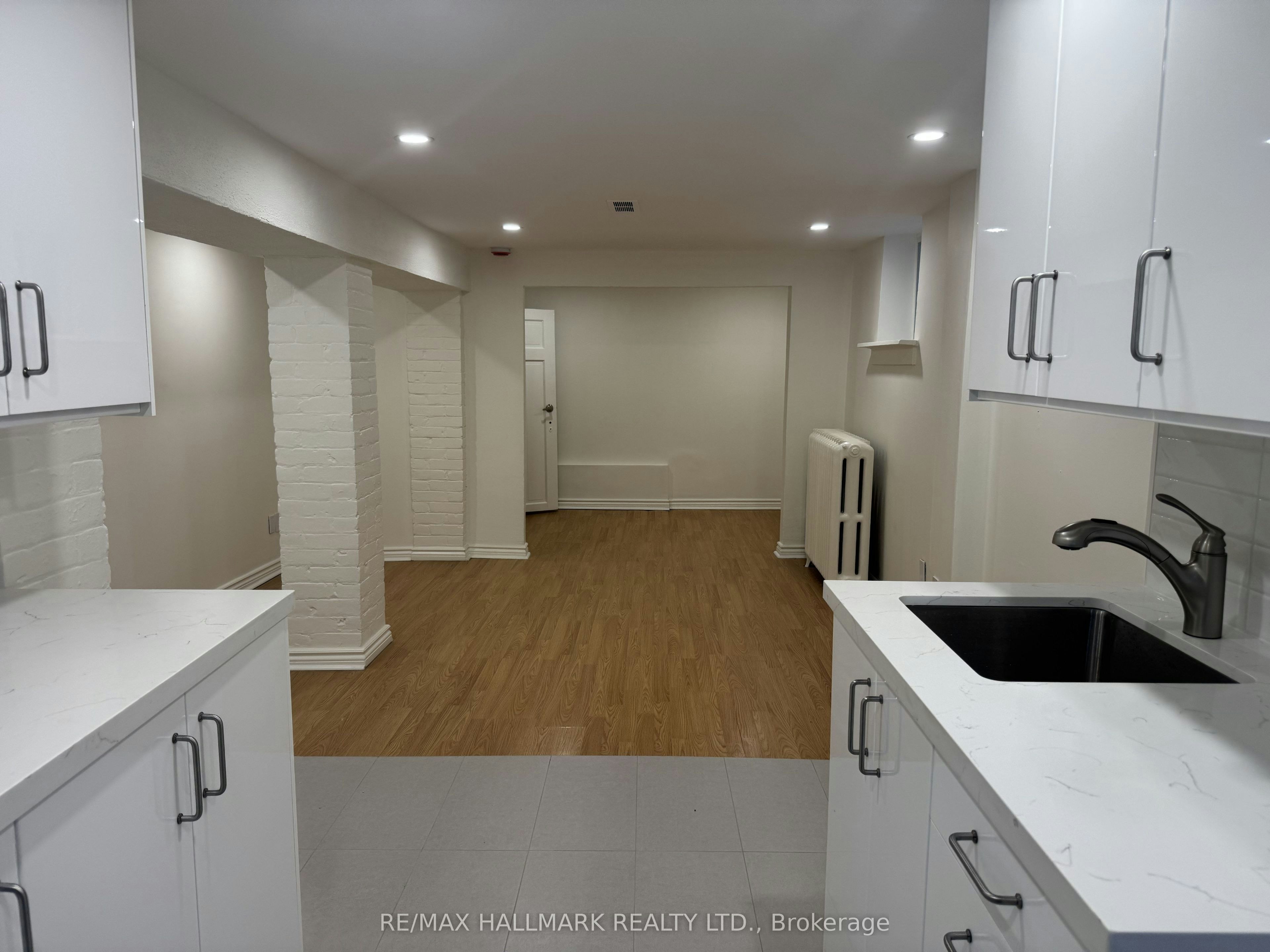 Lower-553 Broadview Avenue, Toronto, ON, M4K 2N7 - 8