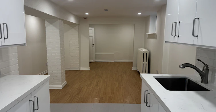 Lower-553 Broadview Avenue, Toronto, ON, M4K 2N7 - 8