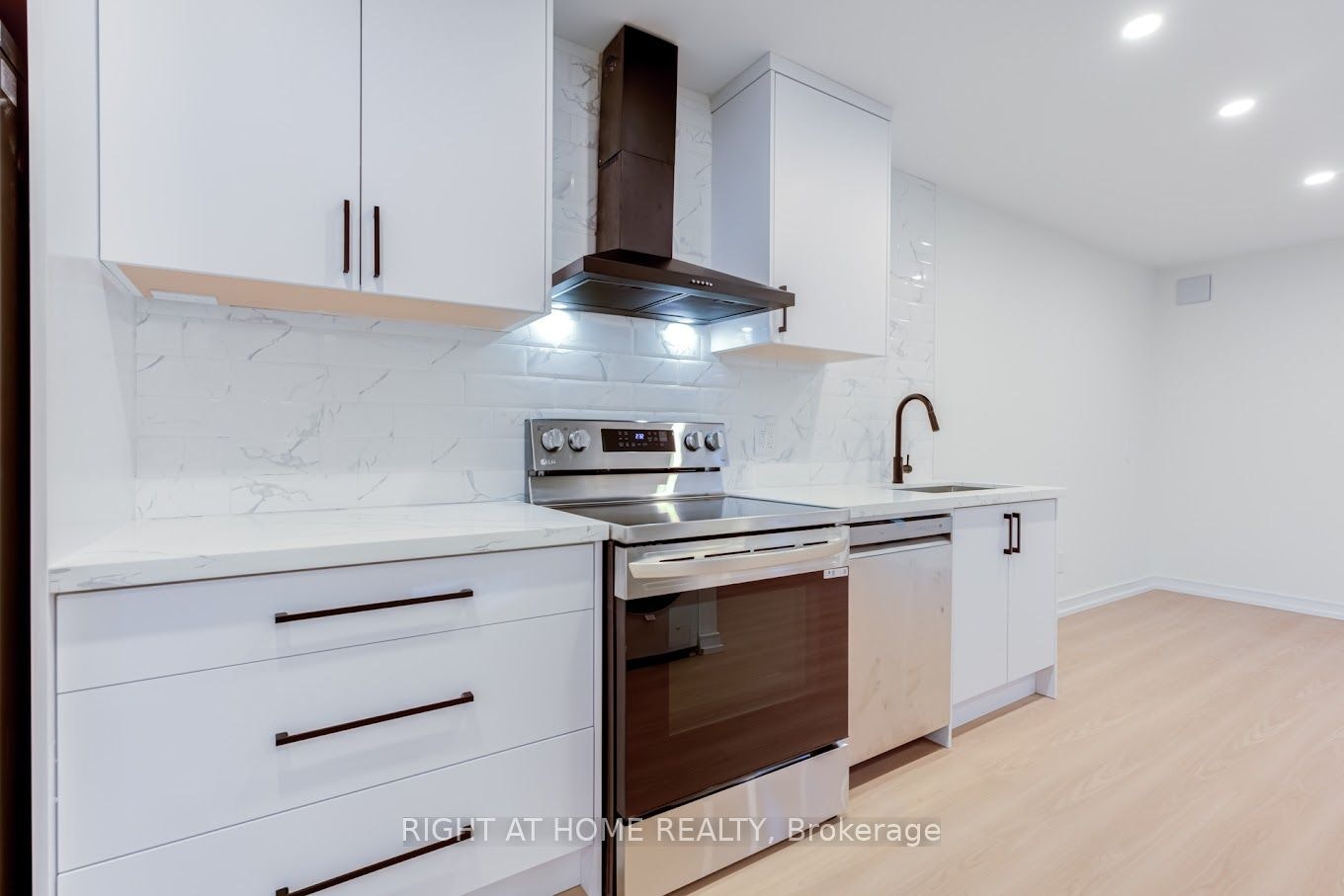 11C Condor Avenue, Toronto, ON, M4J 3M5 - 6