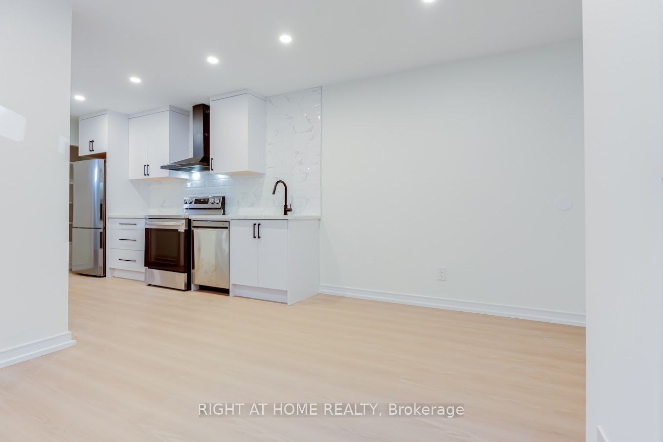 11C Condor Avenue, Toronto, ON, M4J 3M5 - 5