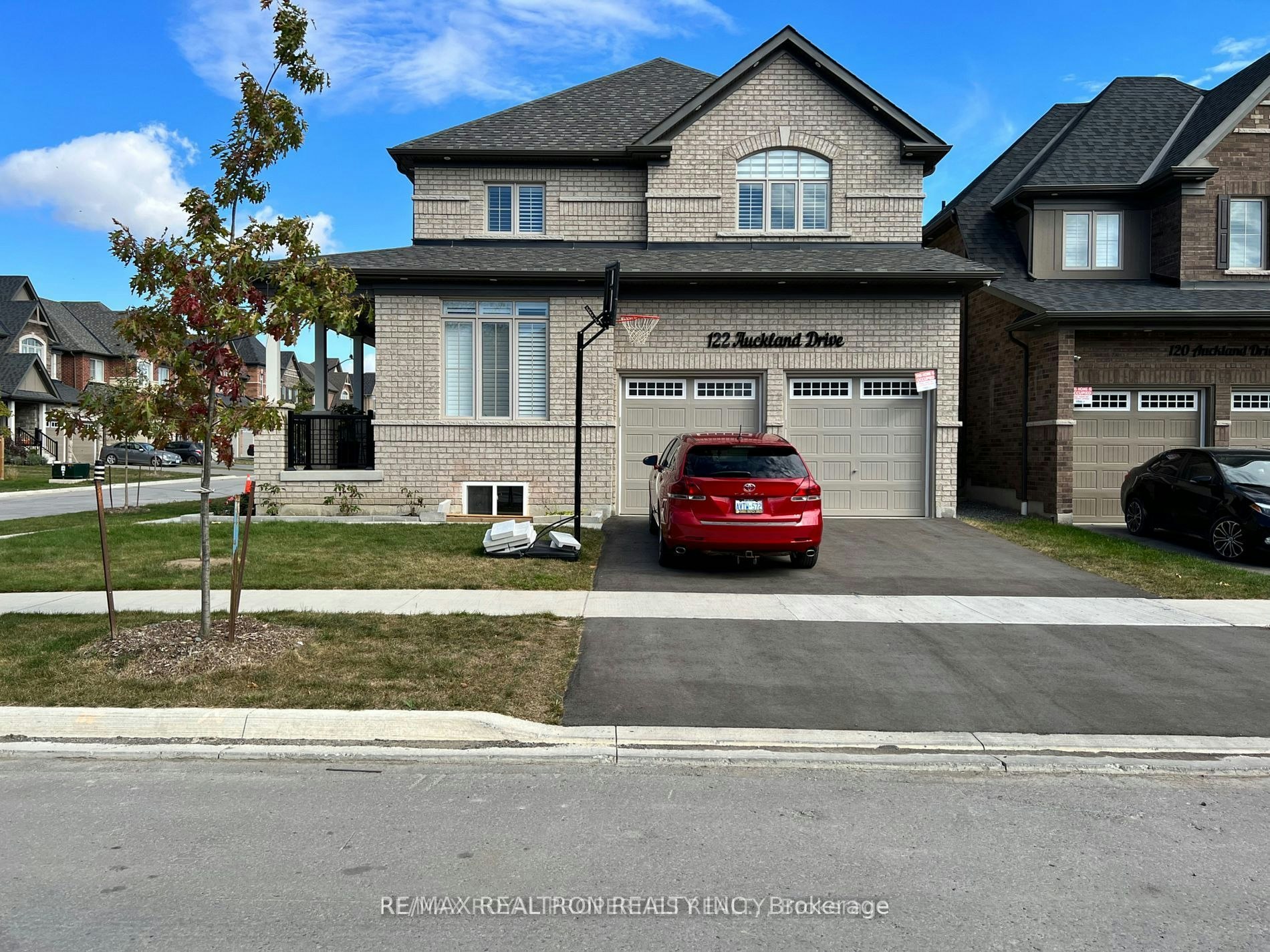 BSMT-122 Auckland Drive, Whitby, ON, L1P 0J4