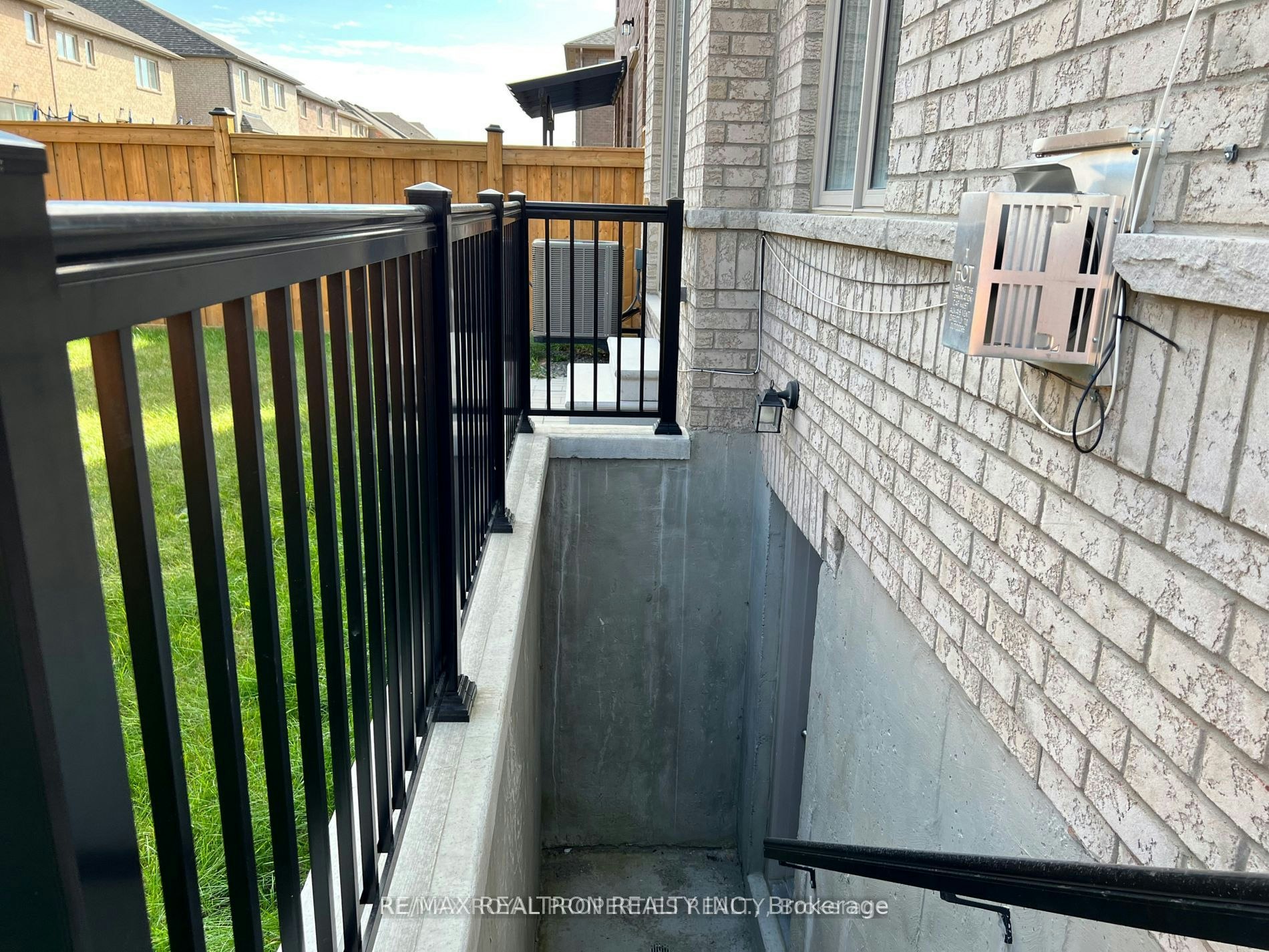 BSMT-122 Auckland Drive, Whitby, ON, L1P 0J4 - 13