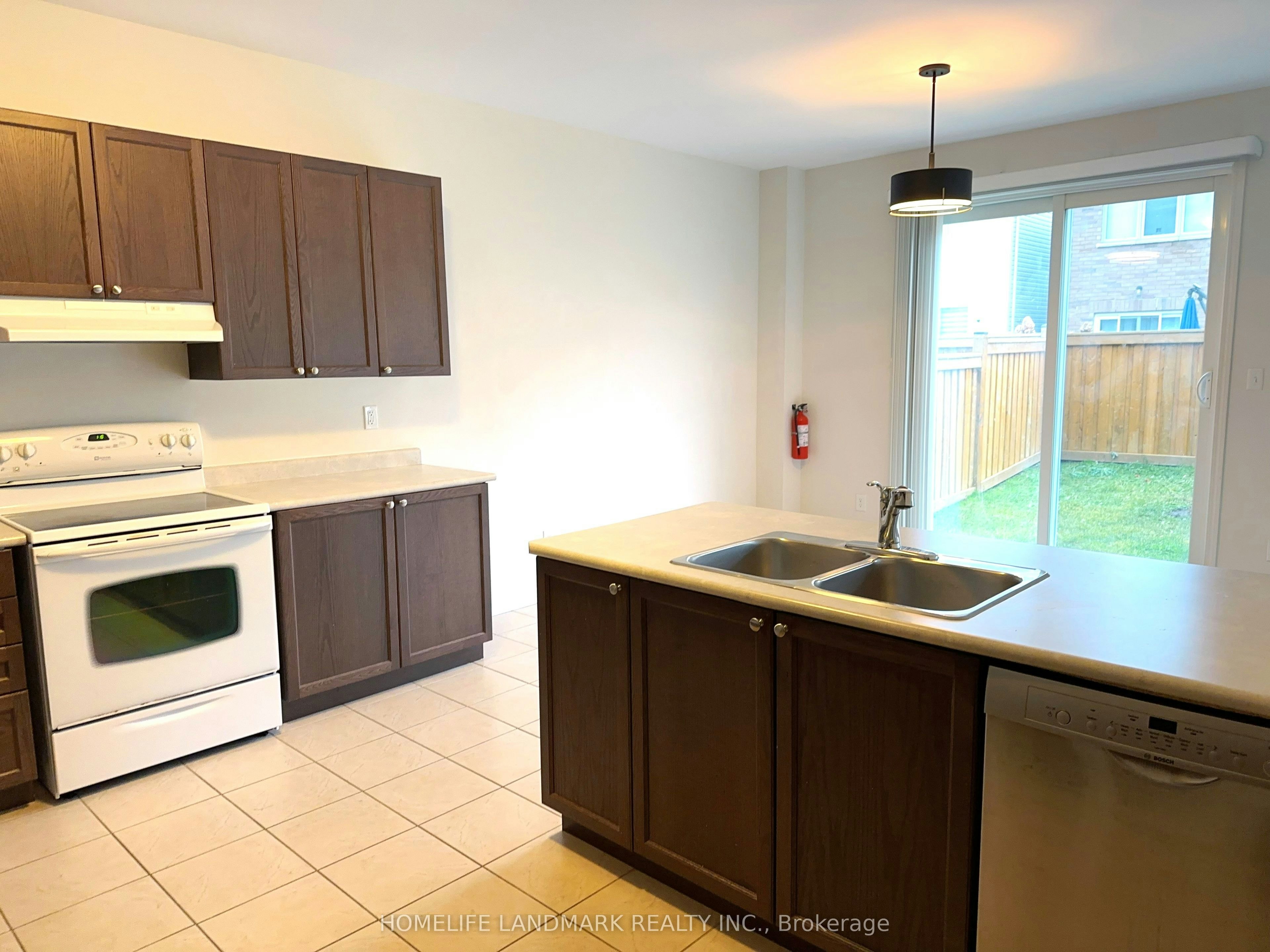2356 Equestrian Crescent, Oshawa, ON, L1L 0L6 - 6