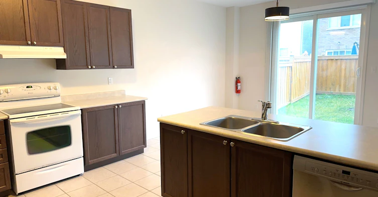 2356 Equestrian Crescent, Oshawa, ON, L1L 0L6 - 6