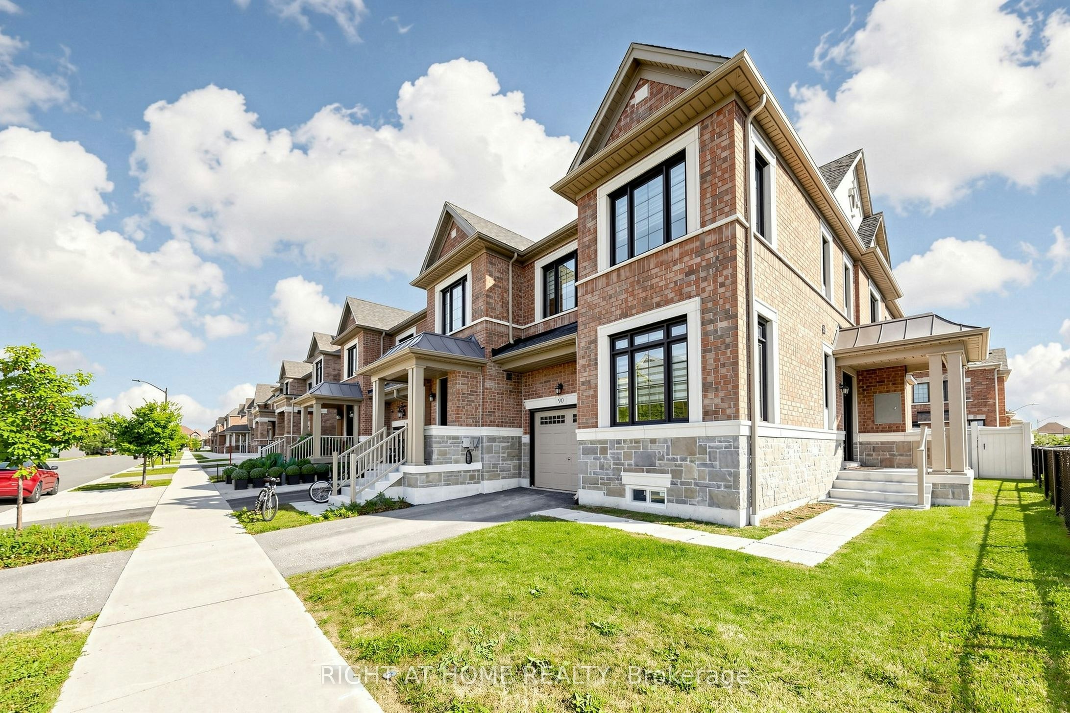 90 Laing Drive, Whitby, ON, L1P 0N6 - 2
