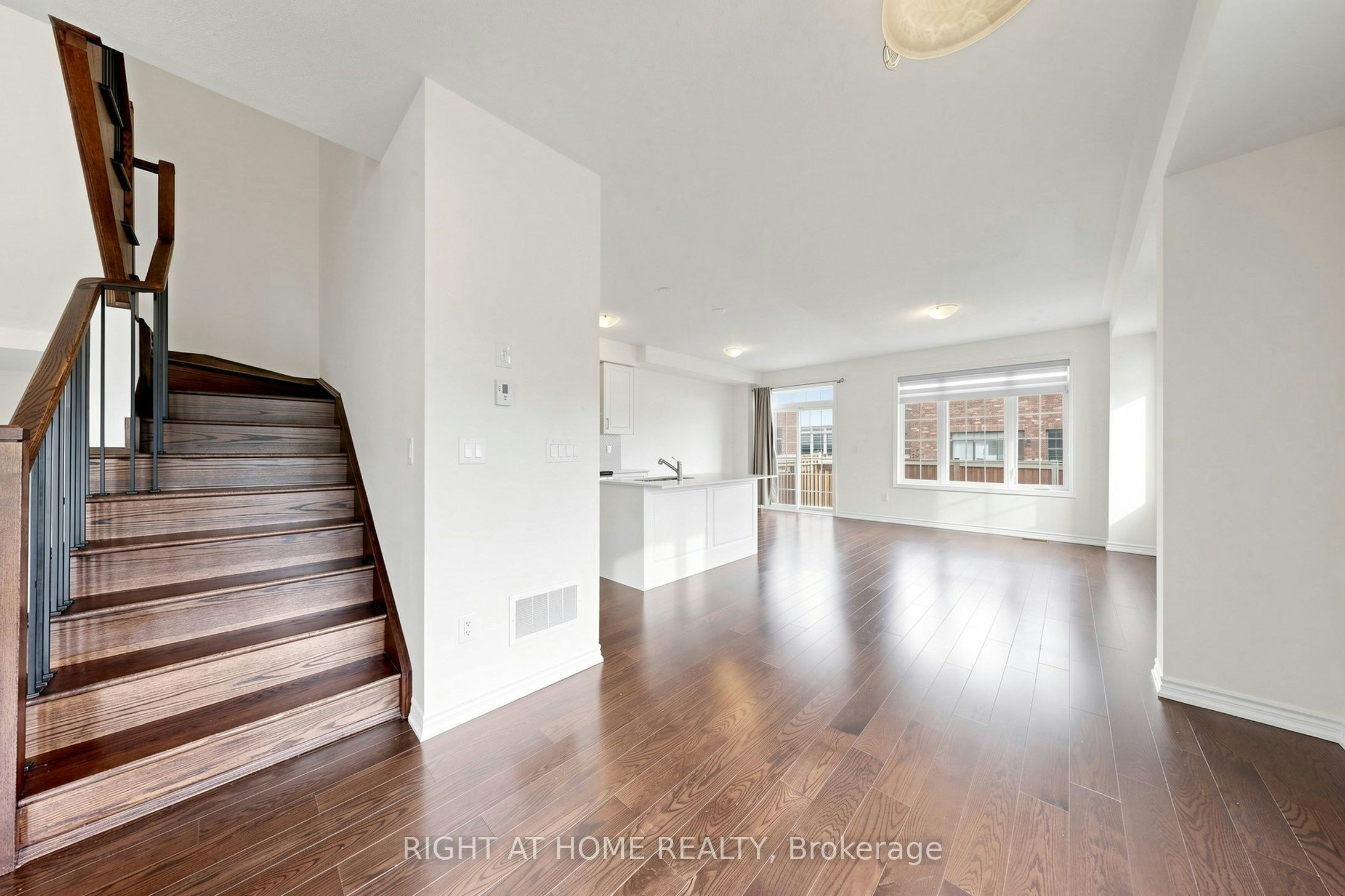 90 Laing Drive, Whitby, ON, L1P 0N6 - 9