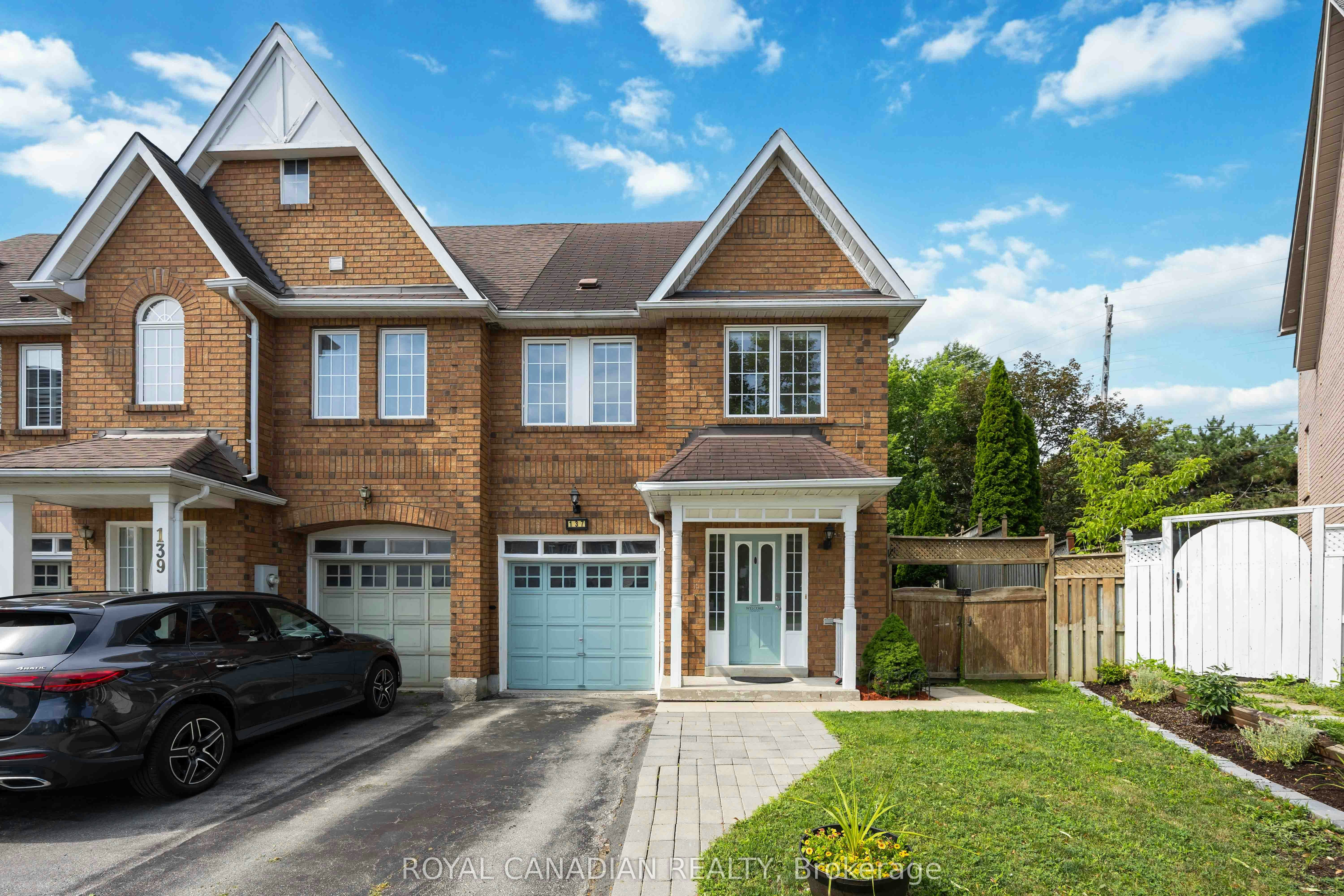 137 Stokely Crescent, Whitby, ON, L1N 9S9