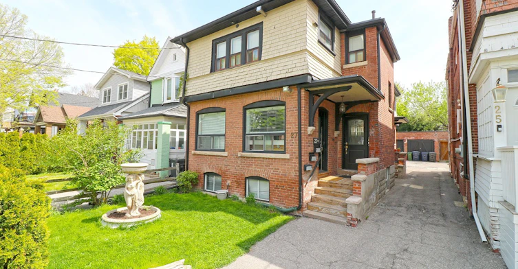 5-27 Hiawatha Road, Toronto, ON, M4L 2X7