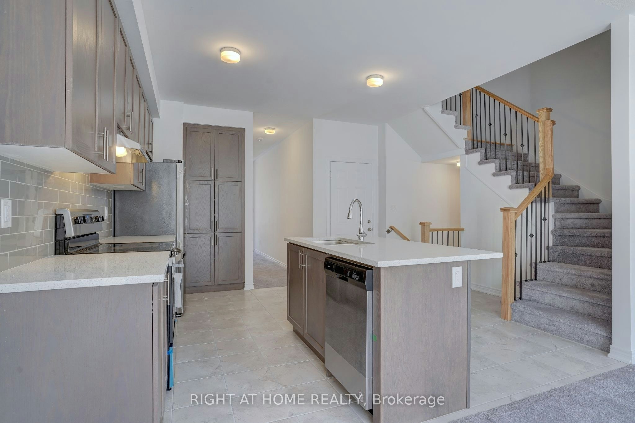 2038 Cameron Lott Crescent, Oshawa, ON, L1L 0S1 - 7