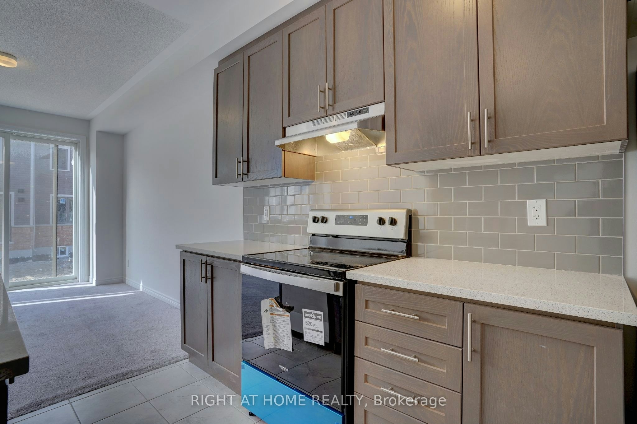 2038 Cameron Lott Crescent, Oshawa, ON, L1L 0S1 - 6