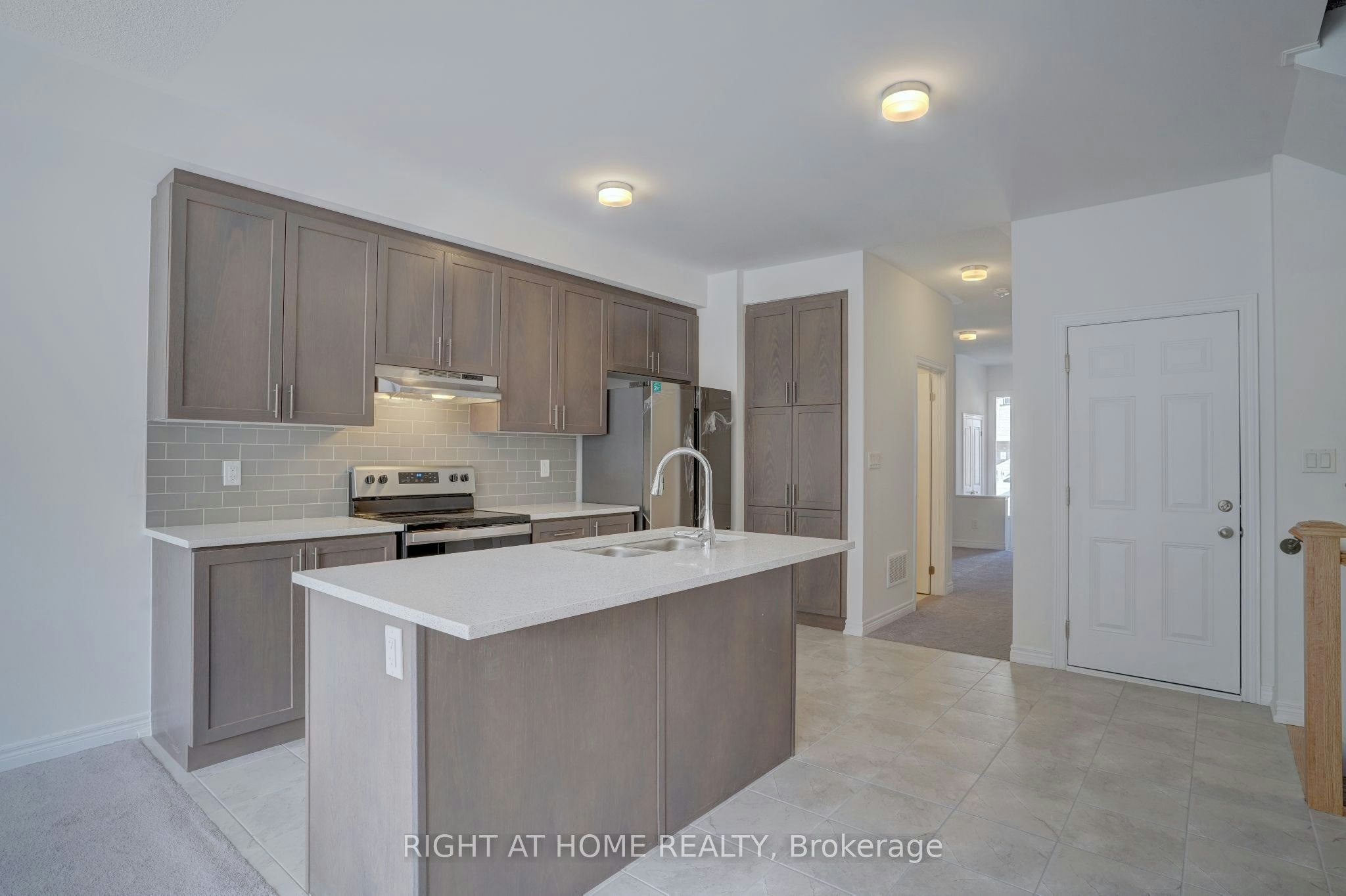 2038 Cameron Lott Crescent, Oshawa, ON, L1L 0S1 - 4
