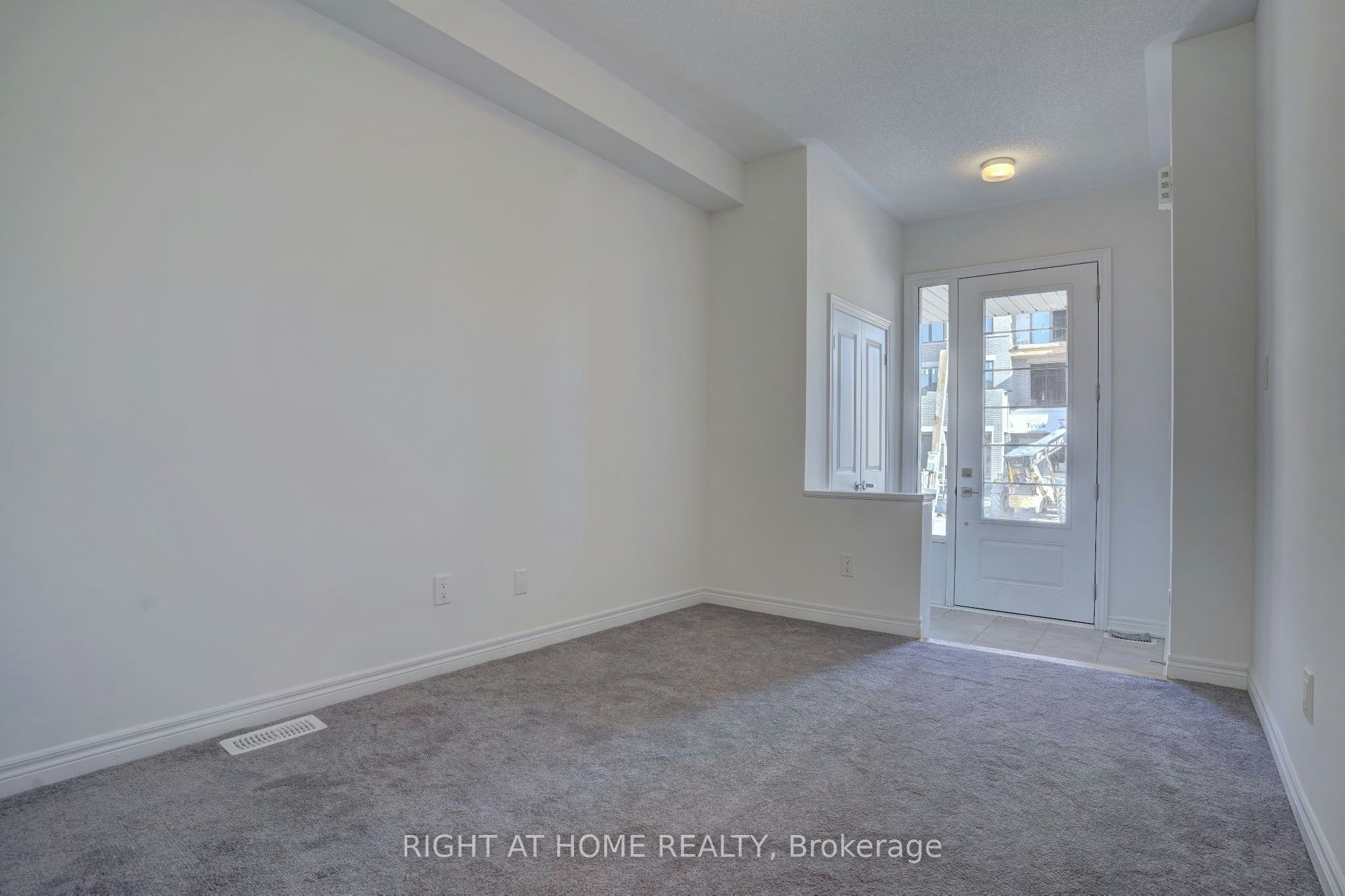 2038 Cameron Lott Crescent, Oshawa, ON, L1L 0S1 - 3
