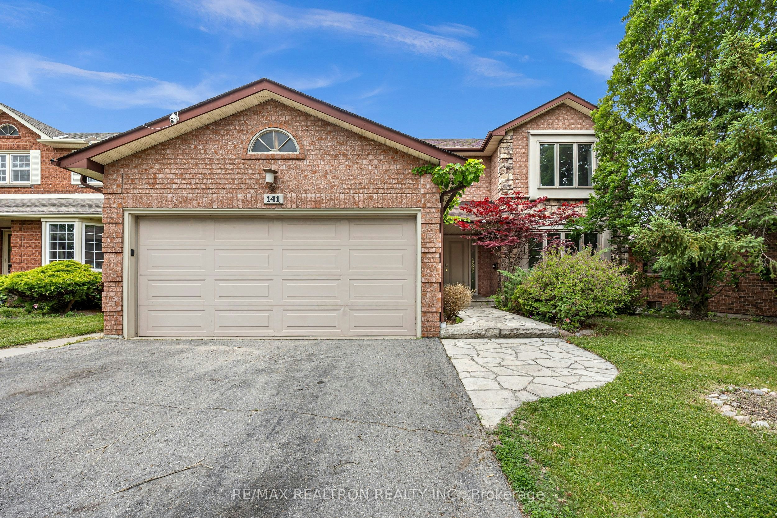 Upper-141 Hialeah Crescent, Whitby, ON, L1N 6V8