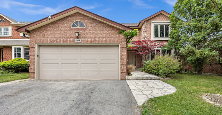 Upper-141 Hialeah Crescent, Whitby, ON, L1N 6V8