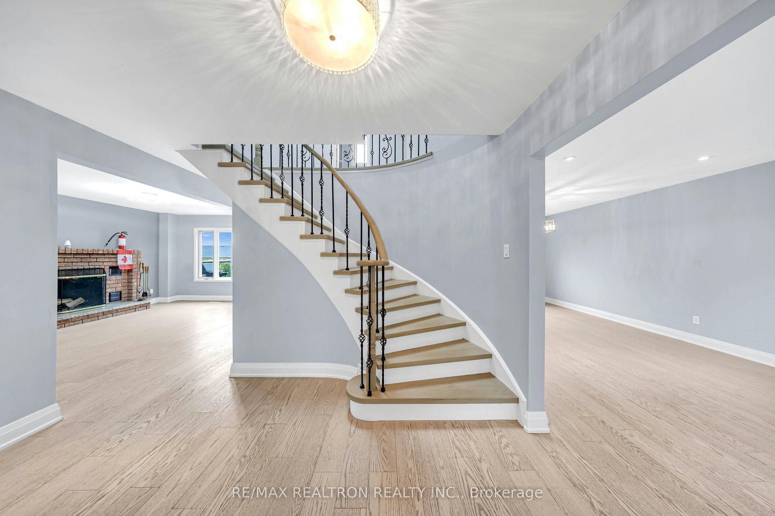 Upper-141 Hialeah Crescent, Whitby, ON, L1N 6V8 - 2