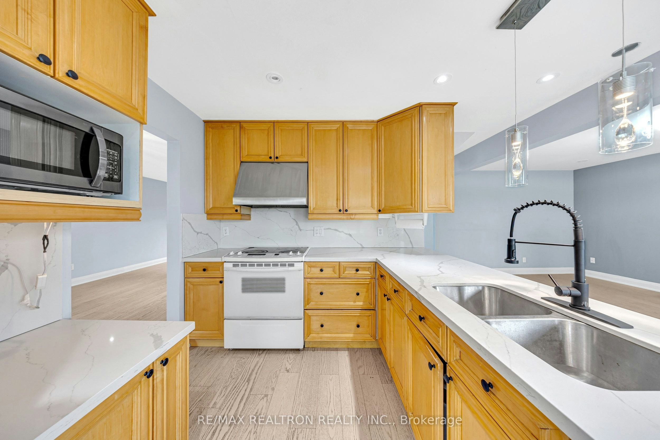 Upper-141 Hialeah Crescent, Whitby, ON, L1N 6V8 - 10
