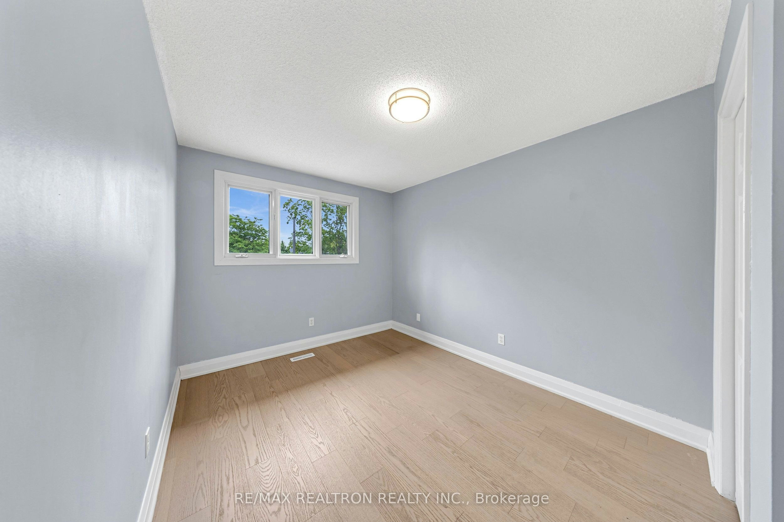 Upper-141 Hialeah Crescent, Whitby, ON, L1N 6V8 - 17