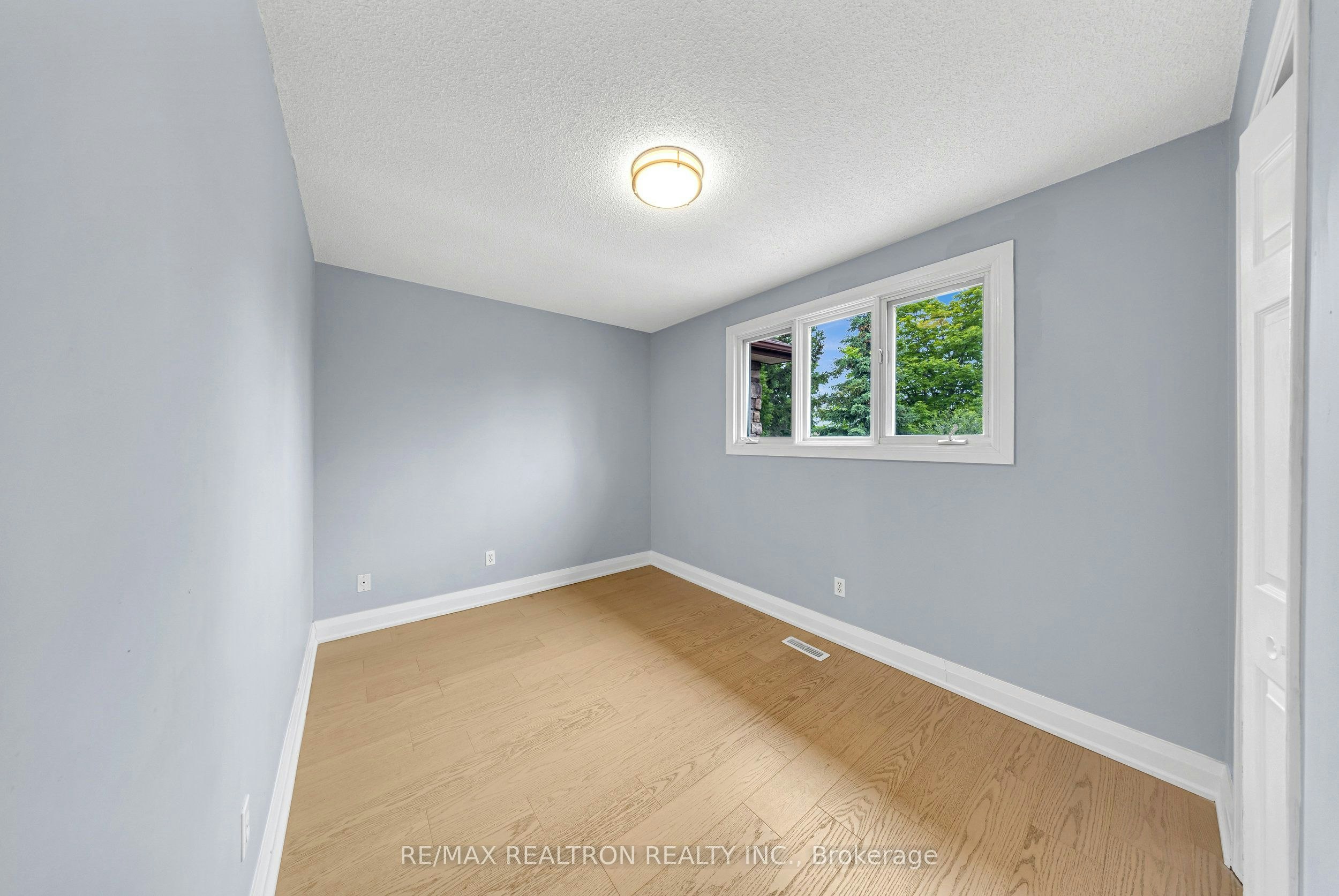 Upper-141 Hialeah Crescent, Whitby, ON, L1N 6V8 - 16