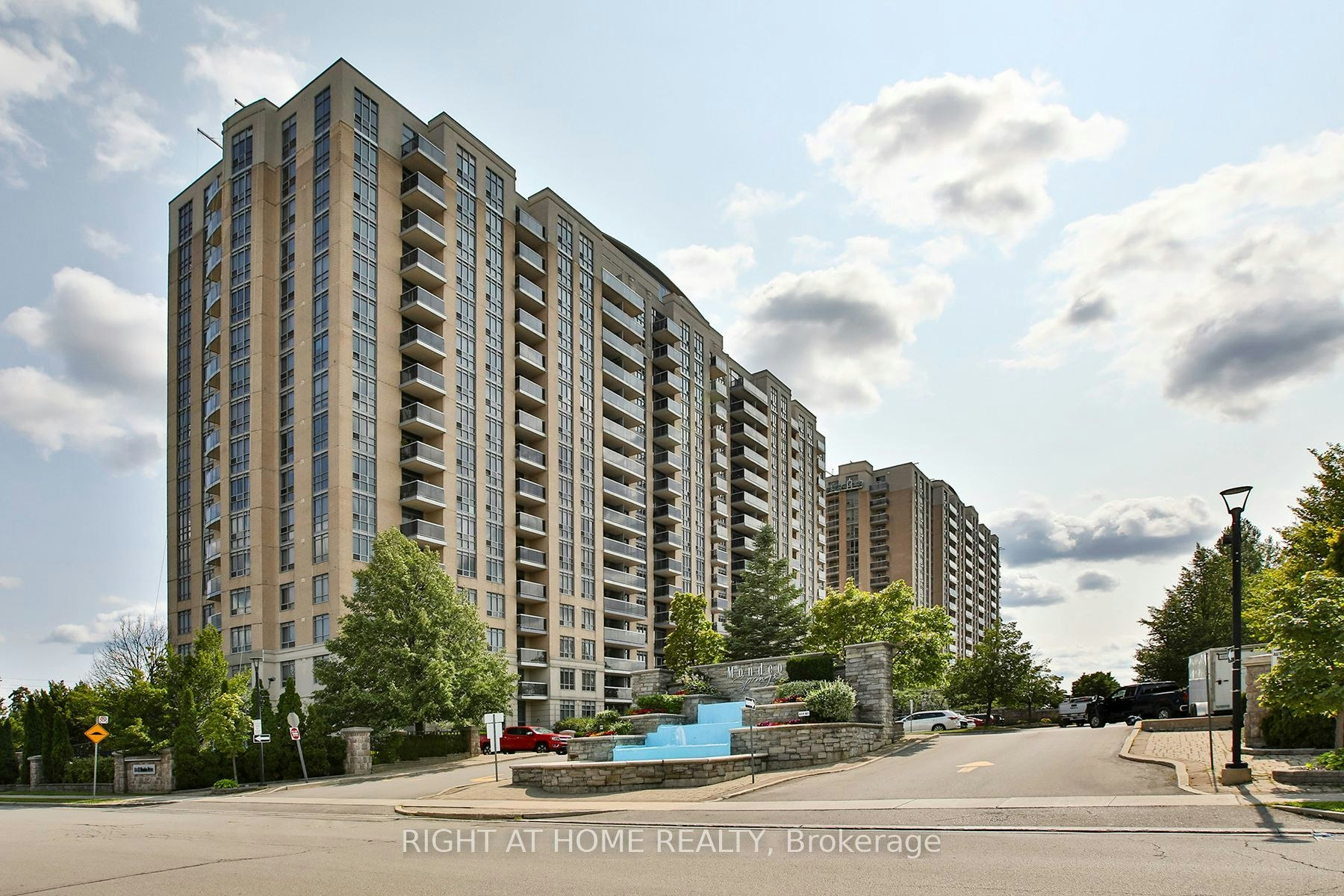 626-18 Mondeo Drive, Toronto, ON, M1P 5C8