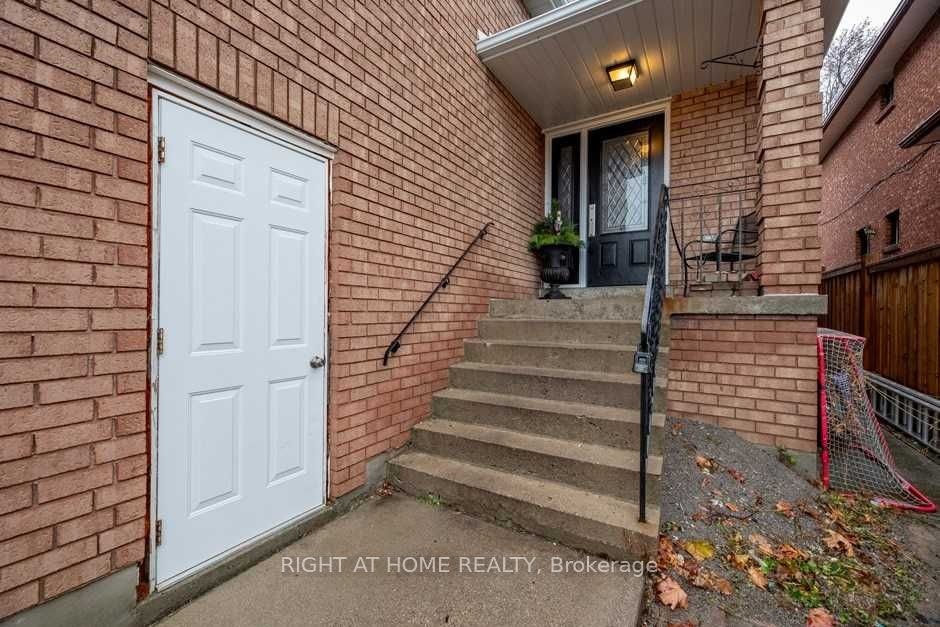 58 Park Street, Toronto, ON, M1N 2N7 - 2