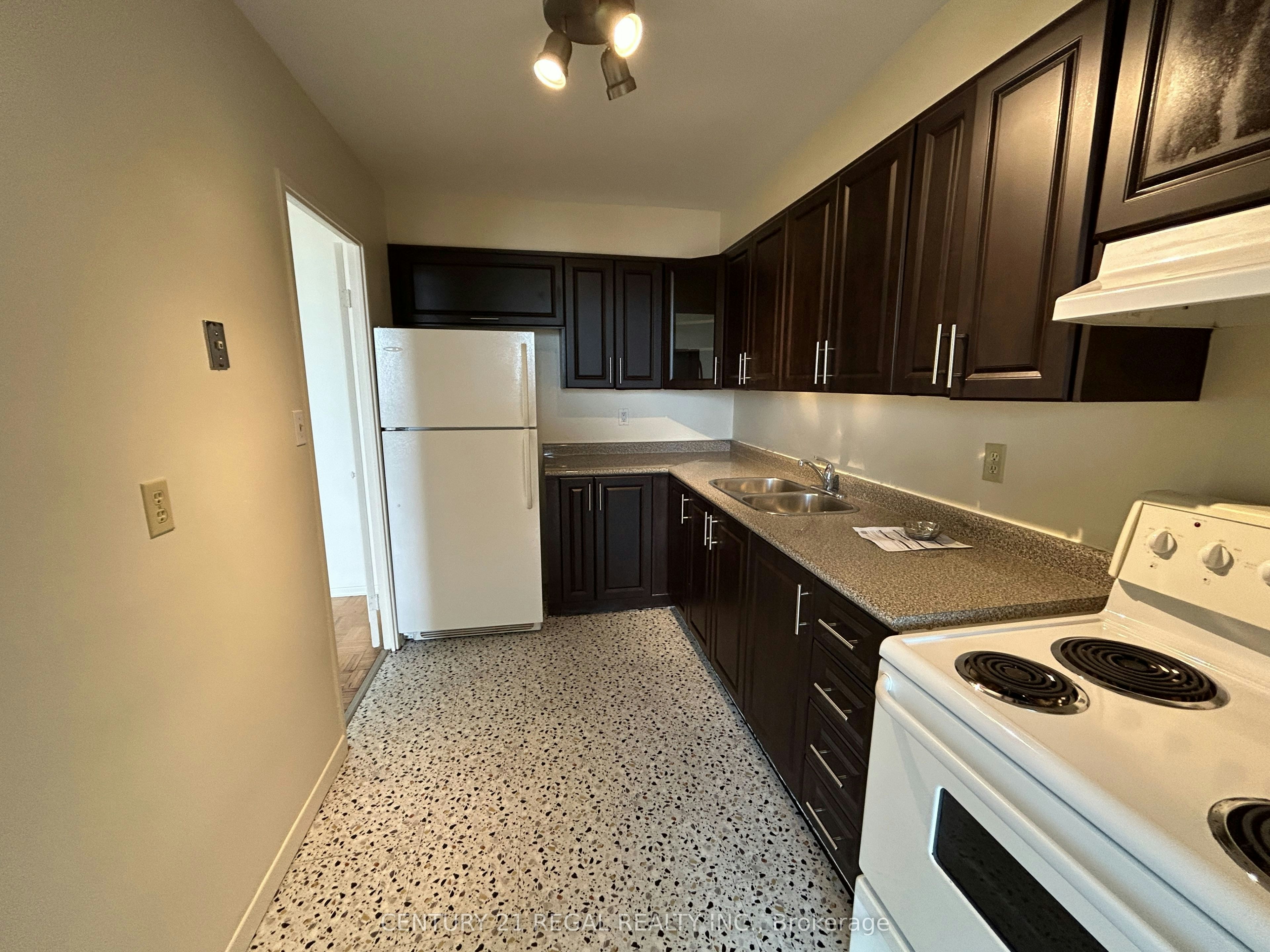 2908-5 Massey Square, Toronto, ON, M4C 5L6 - 2