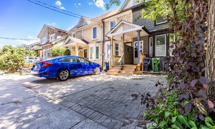 93 Muriel Avenue N