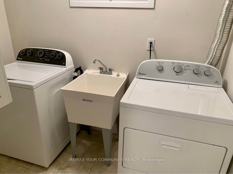 Lower-16 Coxwell Boulevard, Toronto, ON, M4C 3G7 - 10