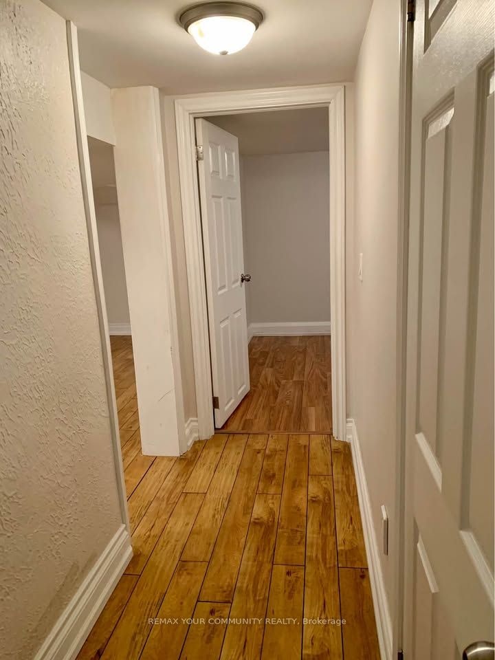 Lower-16 Coxwell Boulevard, Toronto, ON, M4C 3G7 - 5