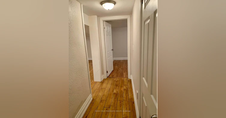 Lower-16 Coxwell Boulevard, Toronto, ON, M4C 3G7 - 5