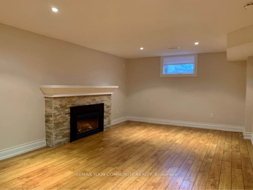 Lower-16 Coxwell Boulevard, Toronto, ON, M4C 3G7 - 3
