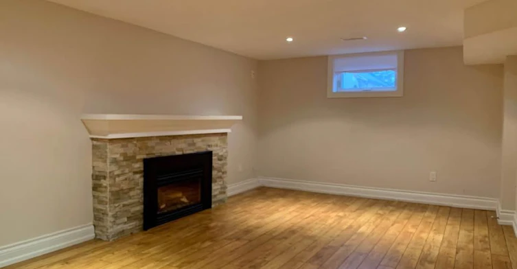 Lower-16 Coxwell Boulevard, Toronto, ON, M4C 3G7 - 3