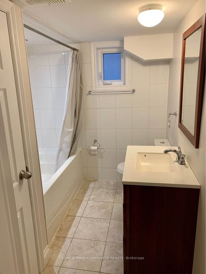 Lower-16 Coxwell Boulevard, Toronto, ON, M4C 3G7 - 9