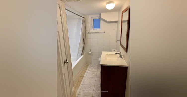 Lower-16 Coxwell Boulevard, Toronto, ON, M4C 3G7 - 9