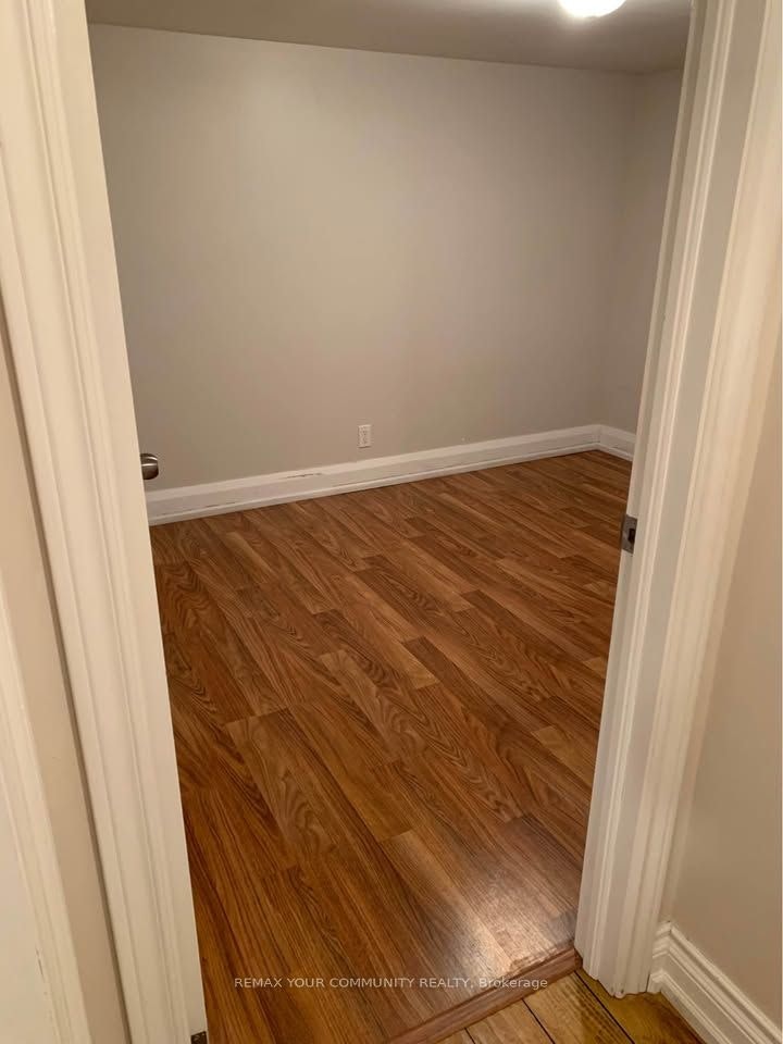 Lower-16 Coxwell Boulevard, Toronto, ON, M4C 3G7 - 7