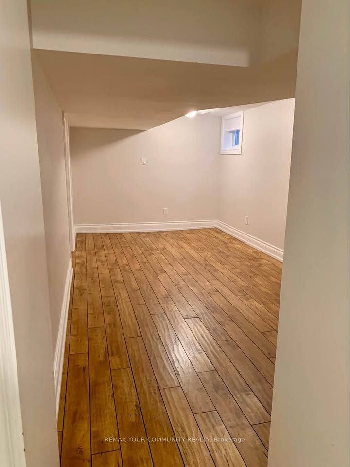 Lower-16 Coxwell Boulevard, Toronto, ON, M4C 3G7 - 4