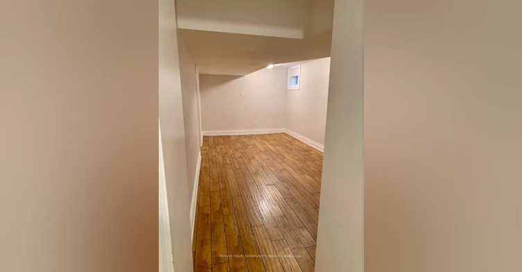 Lower-16 Coxwell Boulevard, Toronto, ON, M4C 3G7 - 4