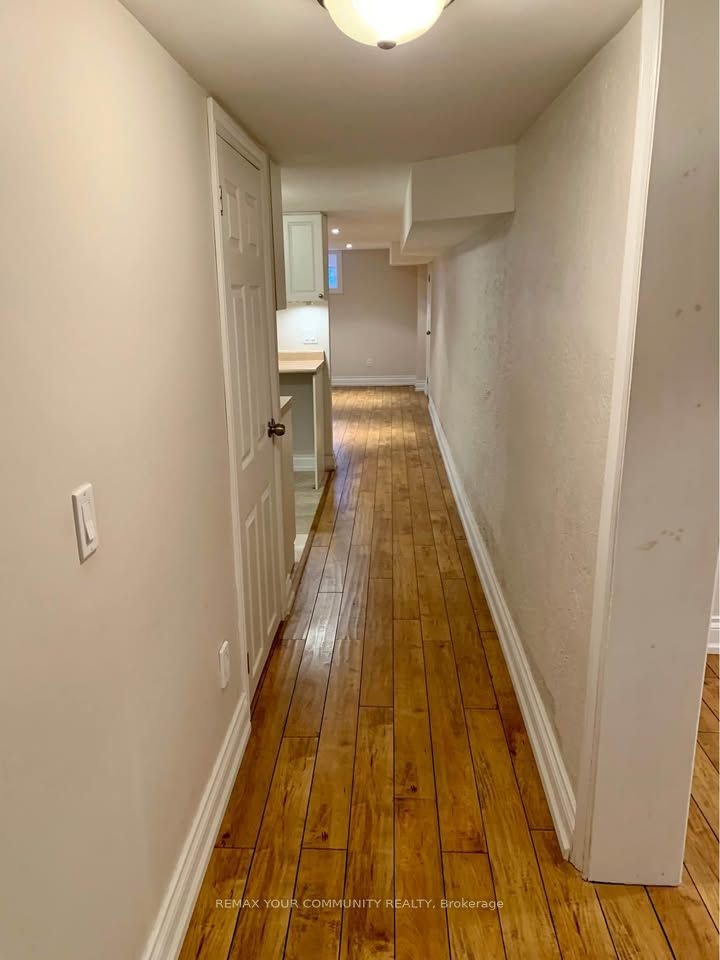 Lower-16 Coxwell Boulevard, Toronto, ON, M4C 3G7 - 8