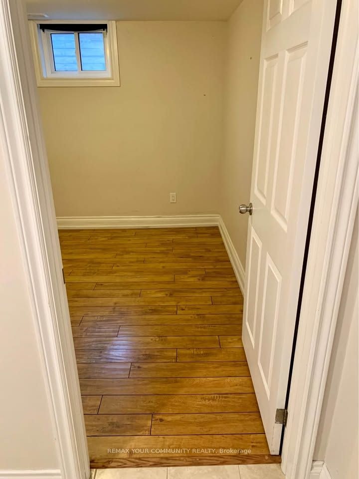 Lower-16 Coxwell Boulevard, Toronto, ON, M4C 3G7 - 6