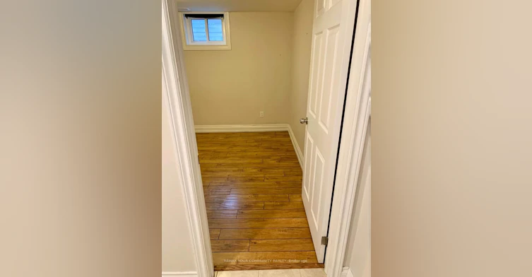 Lower-16 Coxwell Boulevard, Toronto, ON, M4C 3G7 - 6
