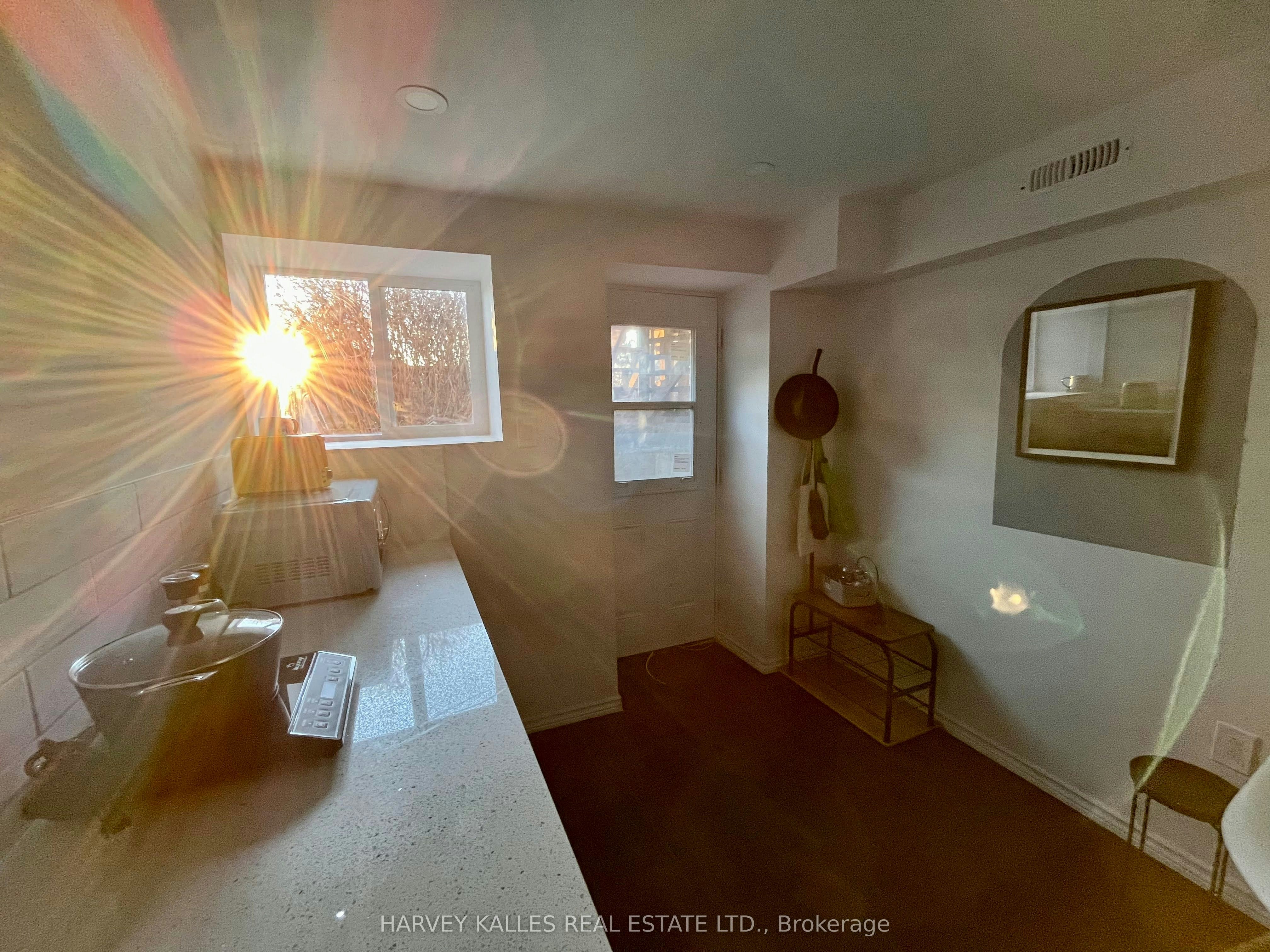 Lower-26 Leyton Avenue, Toronto, ON, M1L 3T4 - 4